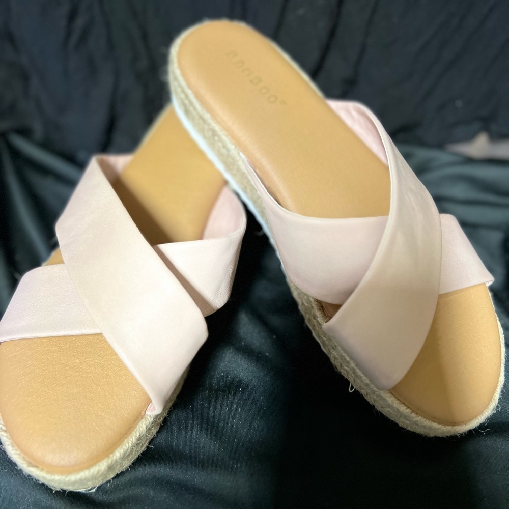New Bamboo brand blush sandals size 8